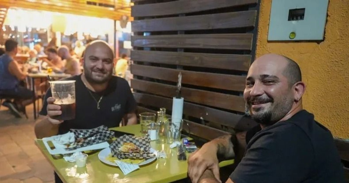 Vuelve el Peladazo de un restaurante sanjuanino con papas y fernet gratis, ahora versión Mundial