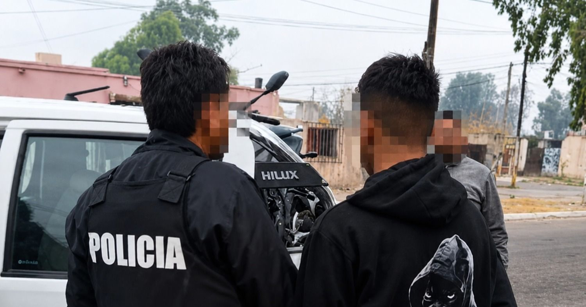 El dilema en San Juan del mercado libre y negro de los uniformes de policías que sirven para robar
