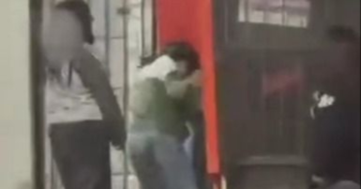Video: feroz pelea entre dos chicas en el corazón de Pocito