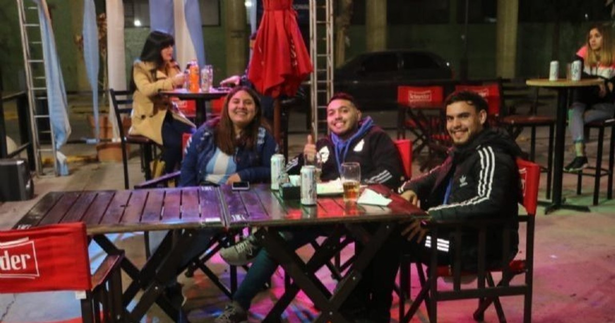 Cafés y restaurantes del microcentro se preparan para alentar a la Selección: teles gigantes, promos y música