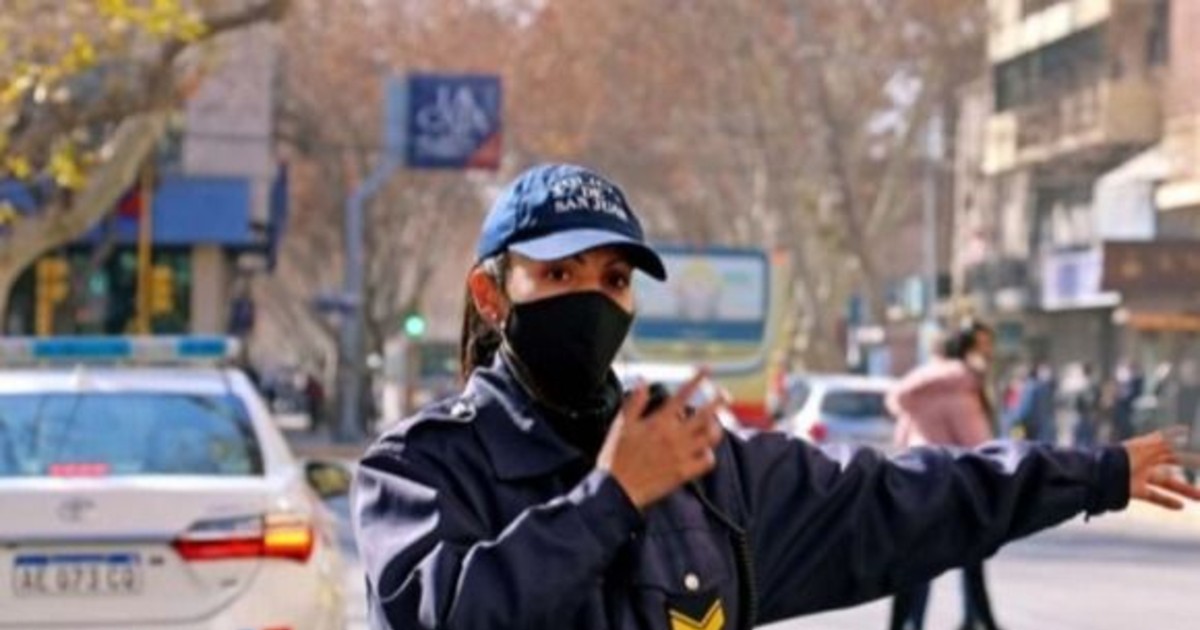 Una policía actuó a tiempo y salvó a un pequeño que estaba convulsionando