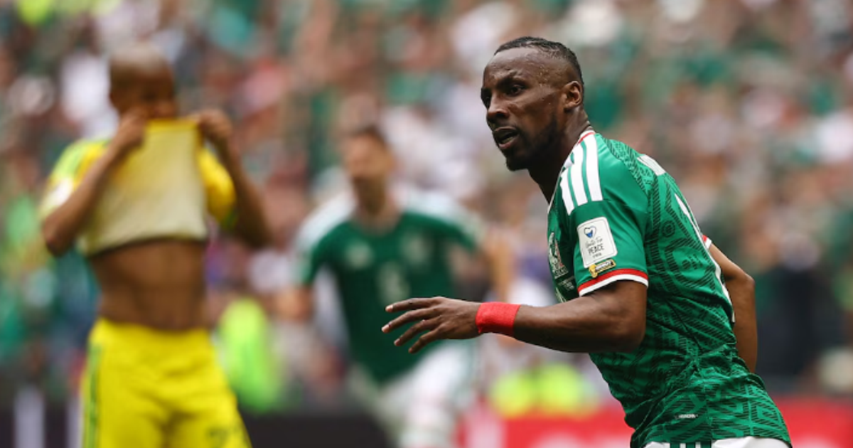 Video: error defensivo y por los caños a Sudáfrica, así se vivió el primer gol del Mundial