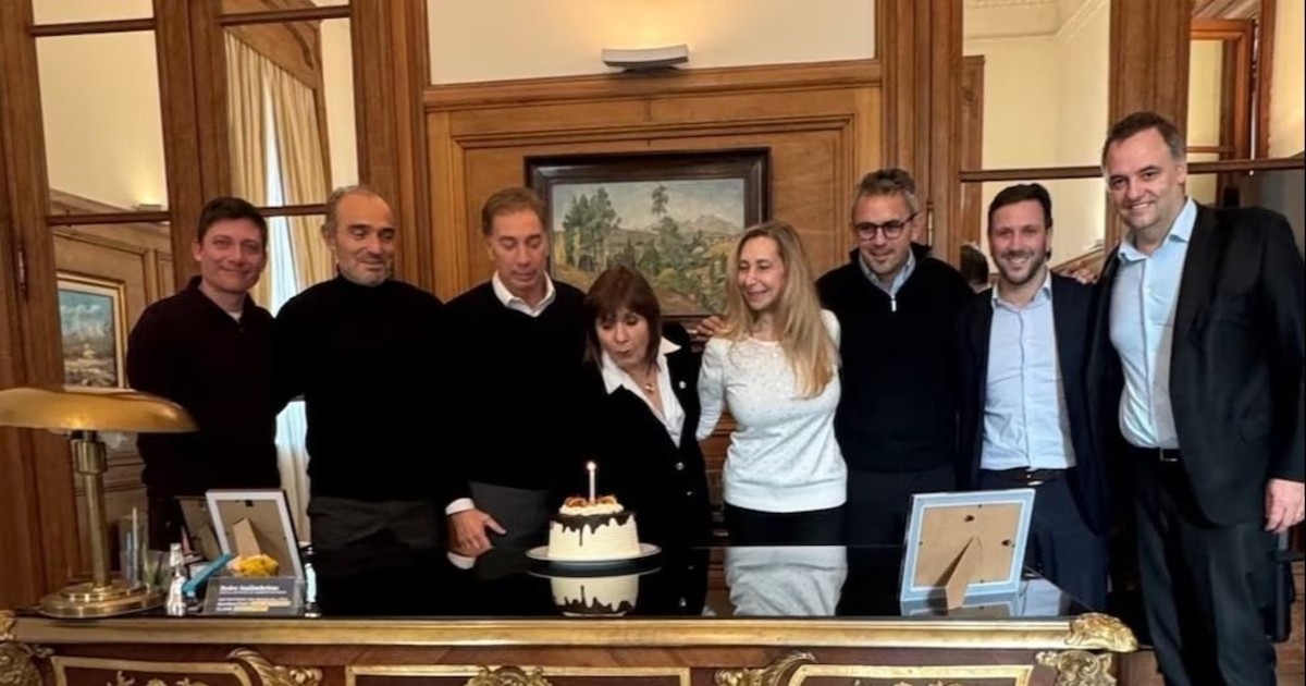 Tras las críticas a Adorni, Karina Milei reunió a la mesa política y celebraron el cumpleaños de Bullrich