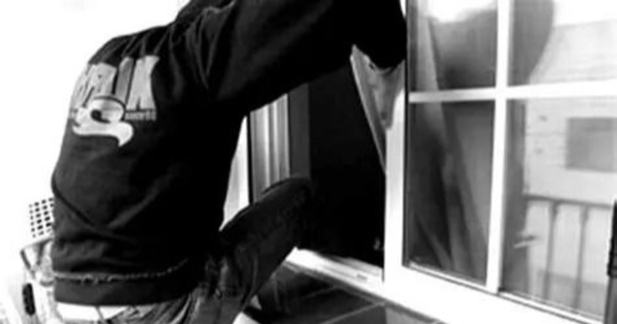Dormía y no se dio cuenta que un ladrón le robaba en su casa