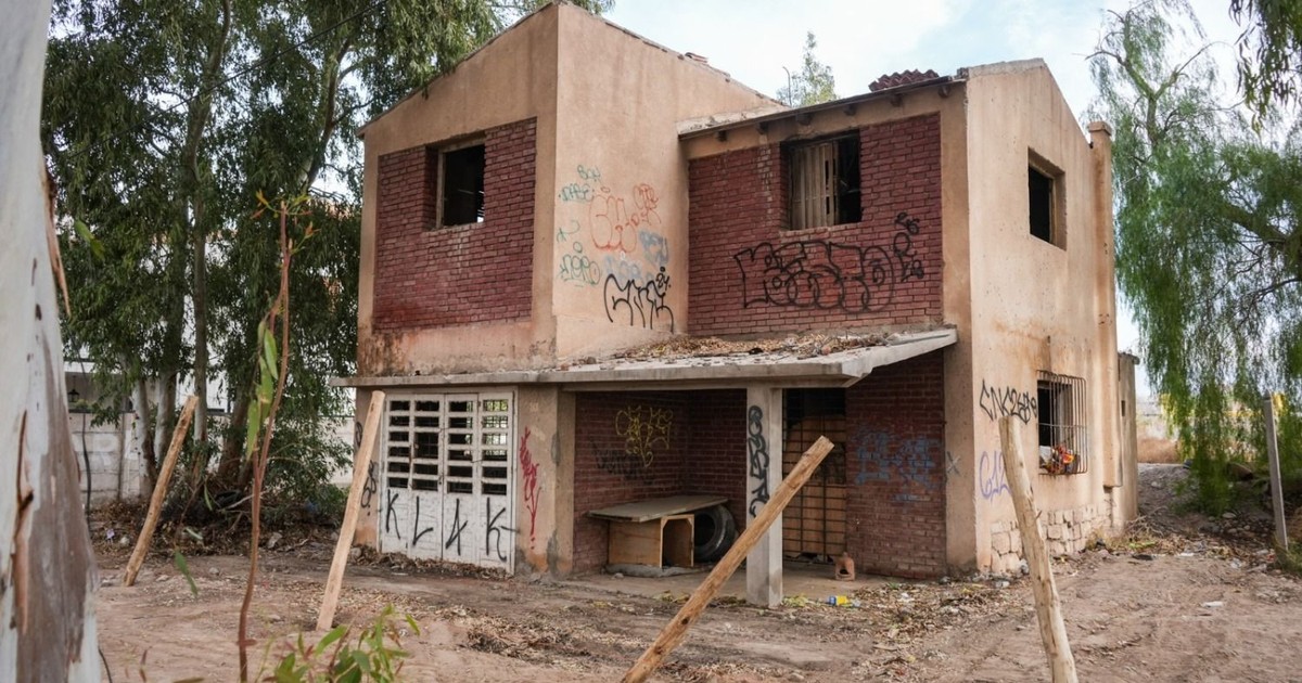 Hay cambios en la "casa de la tejedora" de calle Urquiza: qué está pasando
