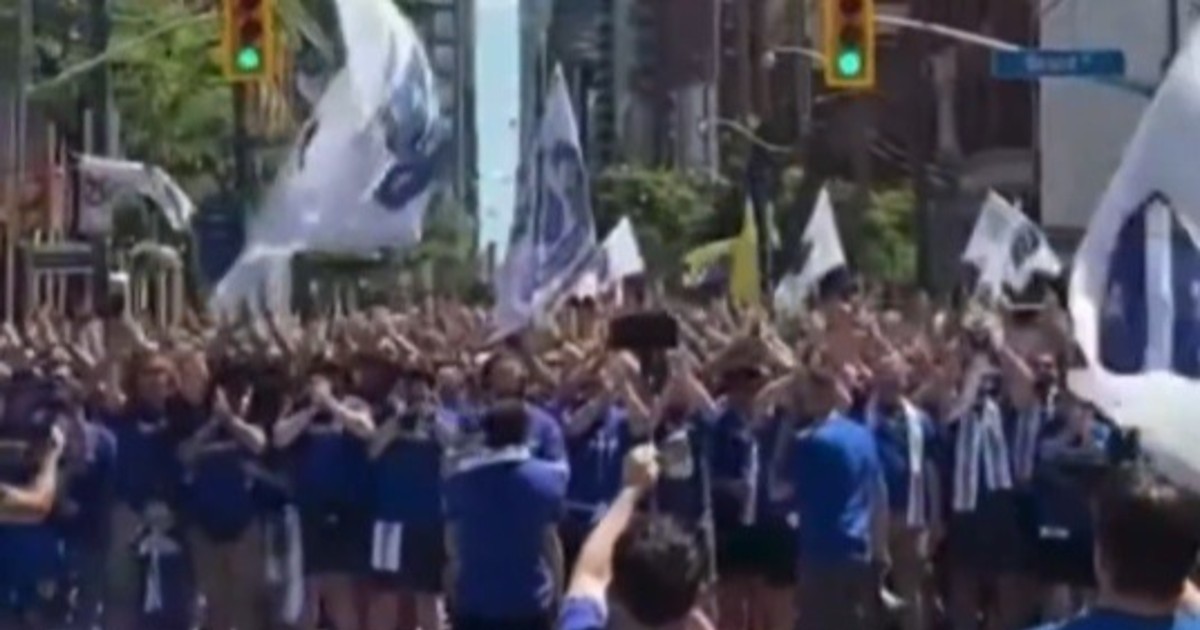 ¡Una locura!: los hinchas de Bosnia coparon las calles y se volvieron virales