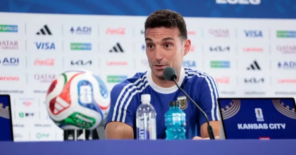 Scaloni, con misterio sobre el equipo, pero con pulgar arriba para Dibu Martínez frente a Argelia