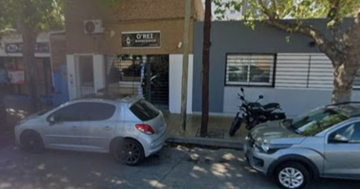 Tres ladrones asaltaron una barbería de Capital y la dejaron casi vacía