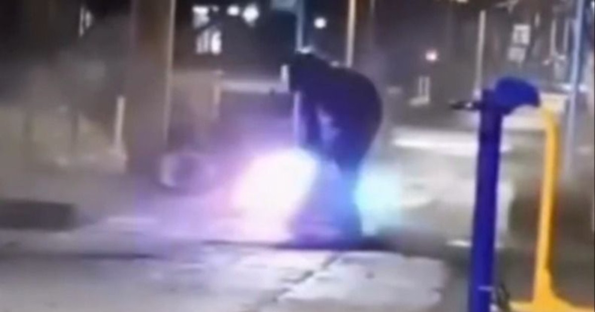 Video: policía quiso atrapar a un ciclista en Santa Lucía y pasó algo insólito