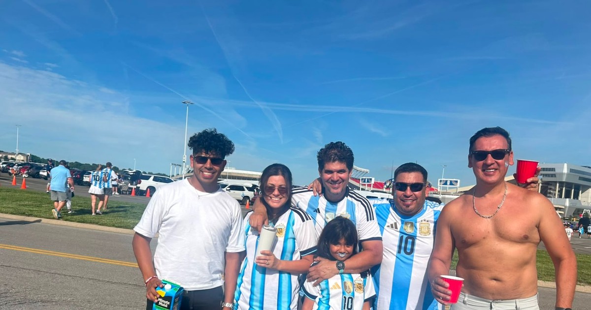 La banda sanjuanina, presente en Kansas: del mate y el fernet a la tribuna para alentar a Argentina ante Argelia