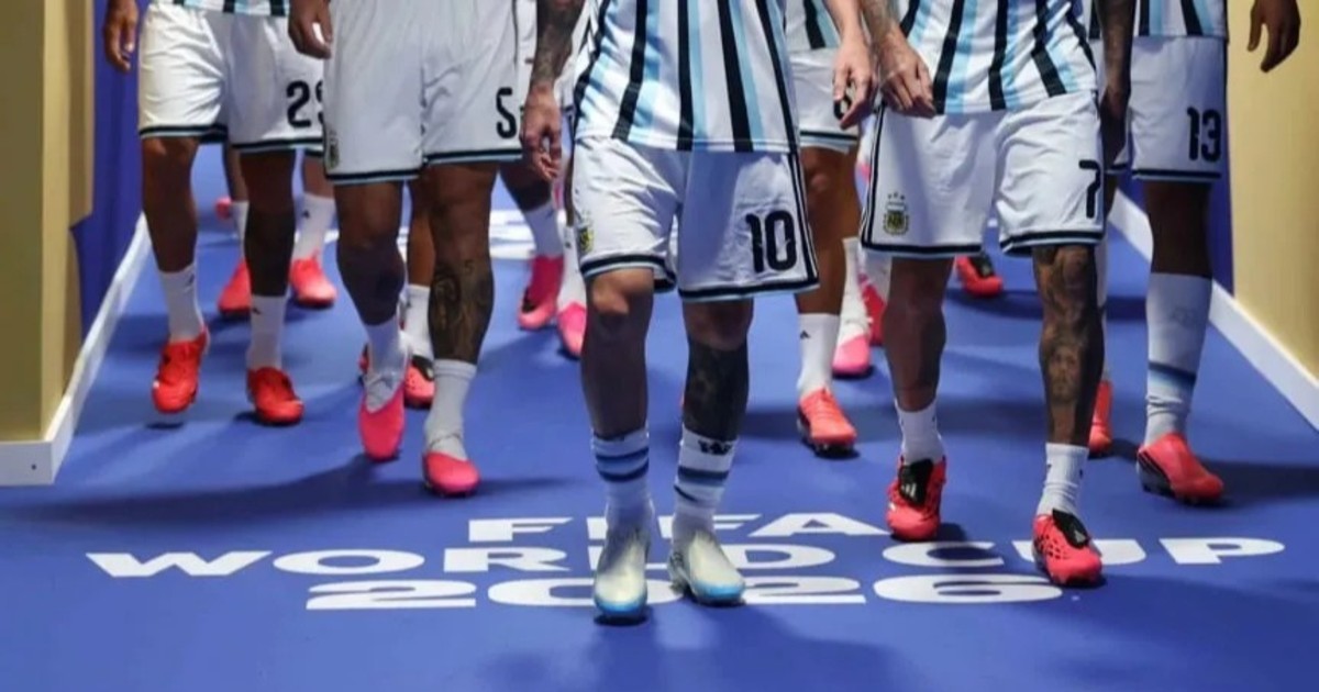 El Mundial se tiñe de rosa: por qué los botines fucsia son tendencia en 2026
