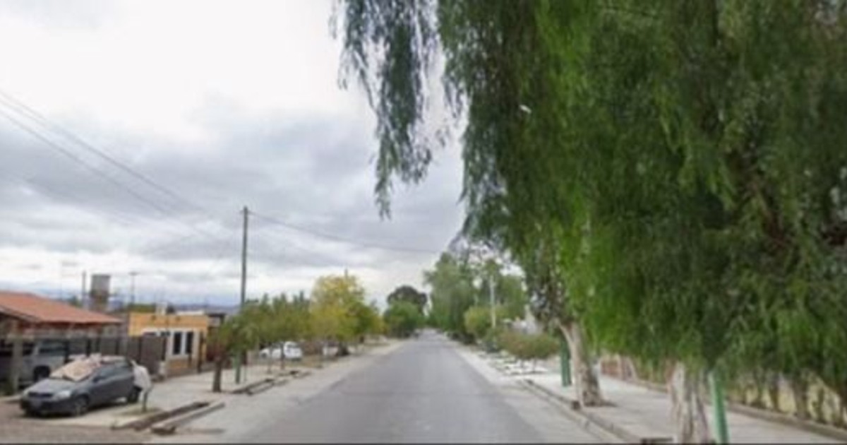 Tres delincuentes dejaron descalzo y sin campera a un joven en La Bebida