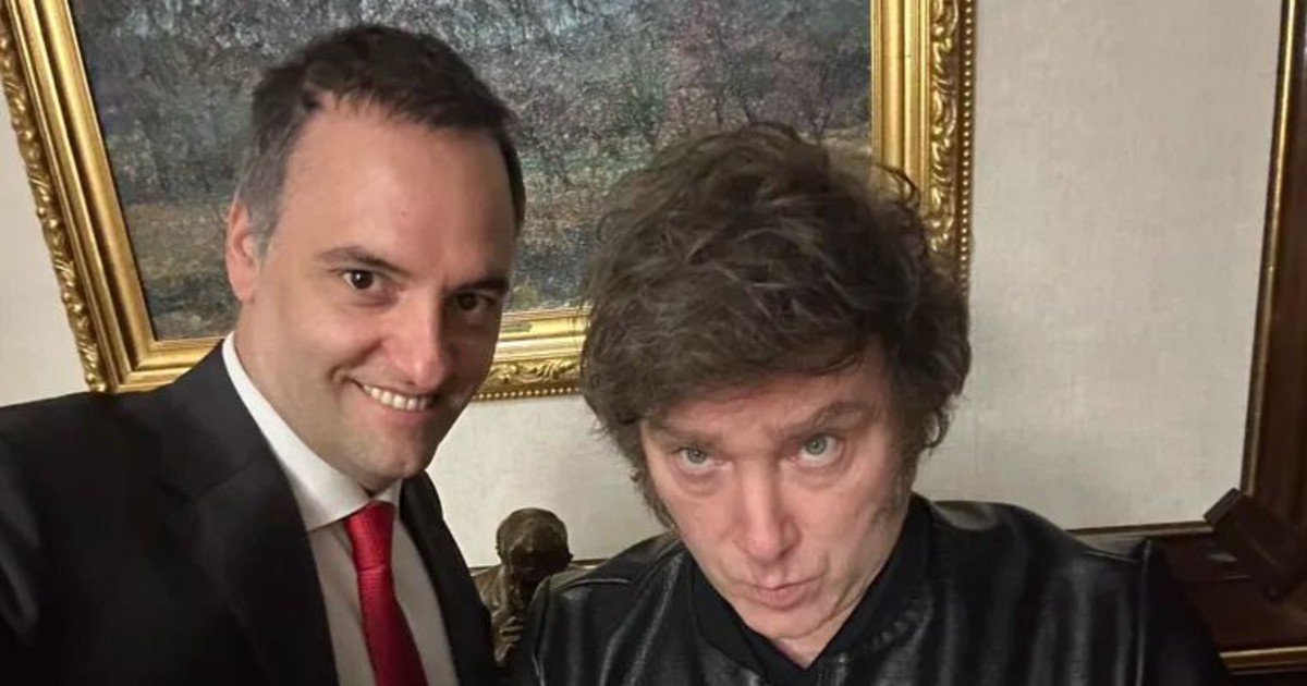 Javier Milei se reúne con Manuel Adorni, en medio de versiones de salida y la interpelación en el Congreso