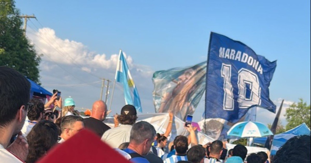 Entre bombos, choripanes y fugazzeta, así se vivió el primer banderazo argentino en Dallas