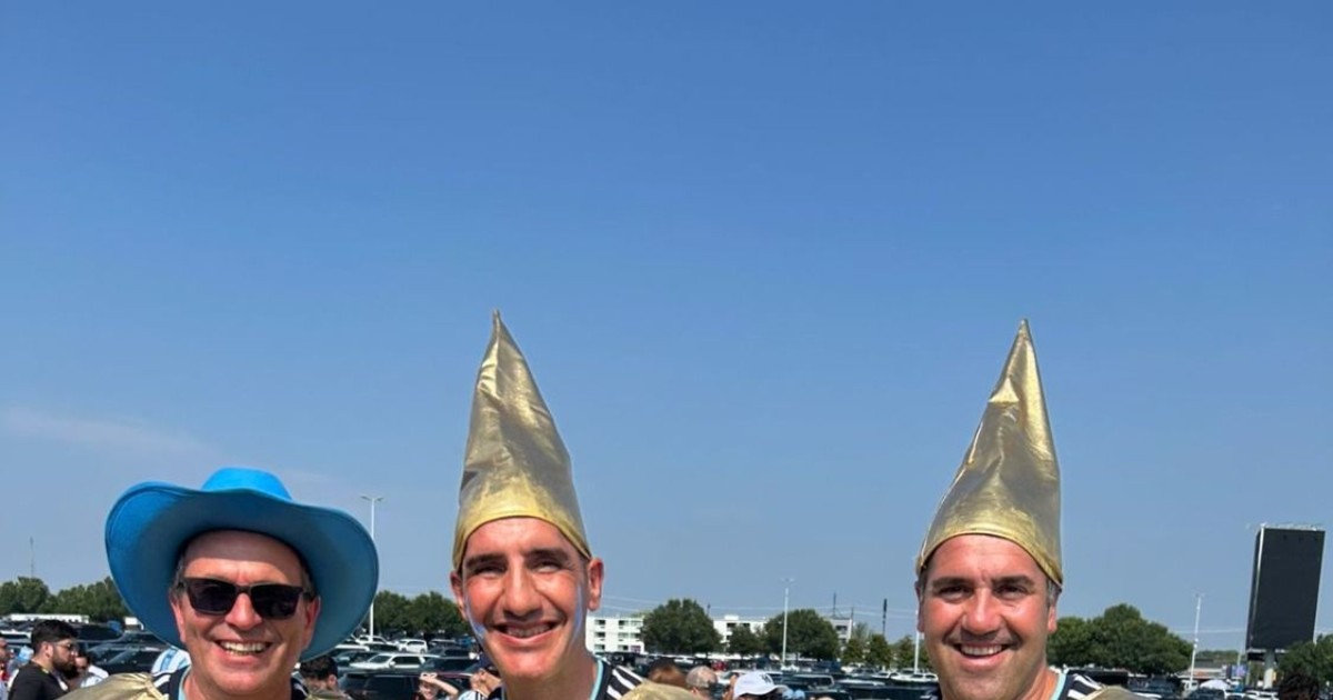 Pelucas, rostros pintados y mucha celeste y blanca: los looks más llamativos de los hinchas argentinos en Dallas