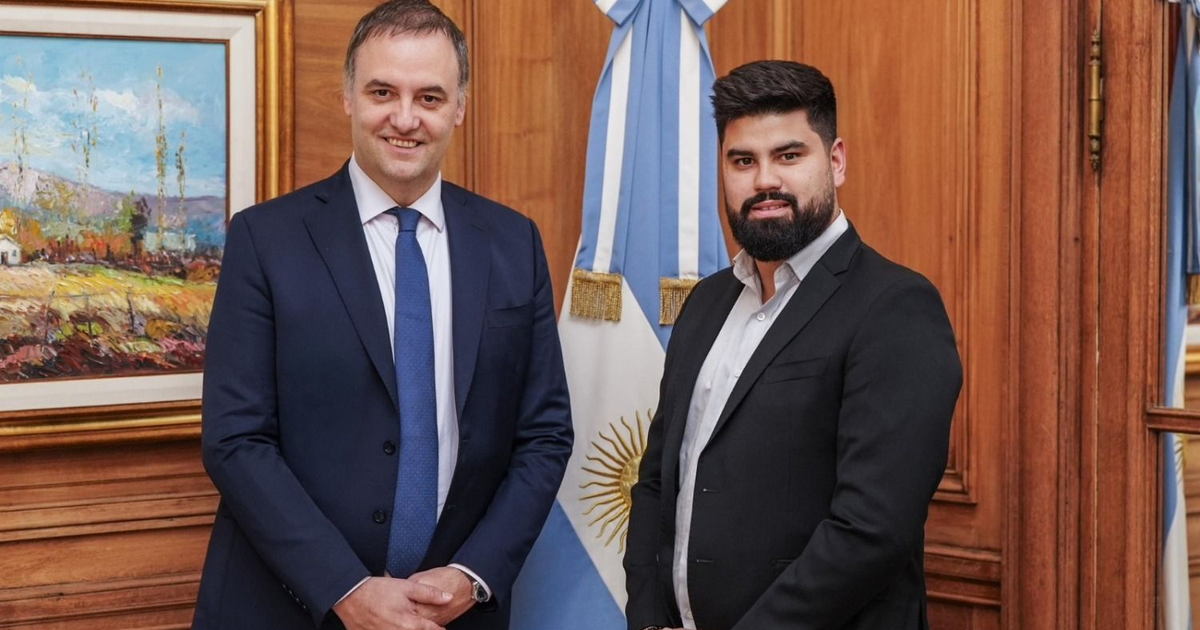 Cambio en la comunicación de Milei: Adorni anunció al reemplazante de Lanari