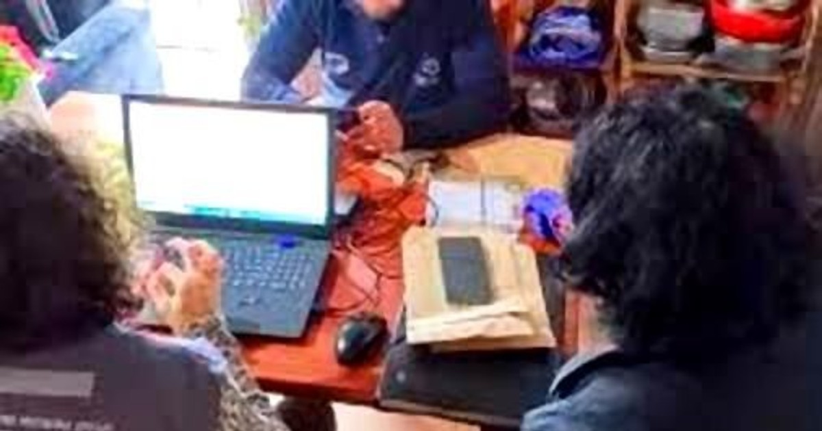 Detuvieron a un maestro por la presunta tenencia de material de abuso sexual infantil