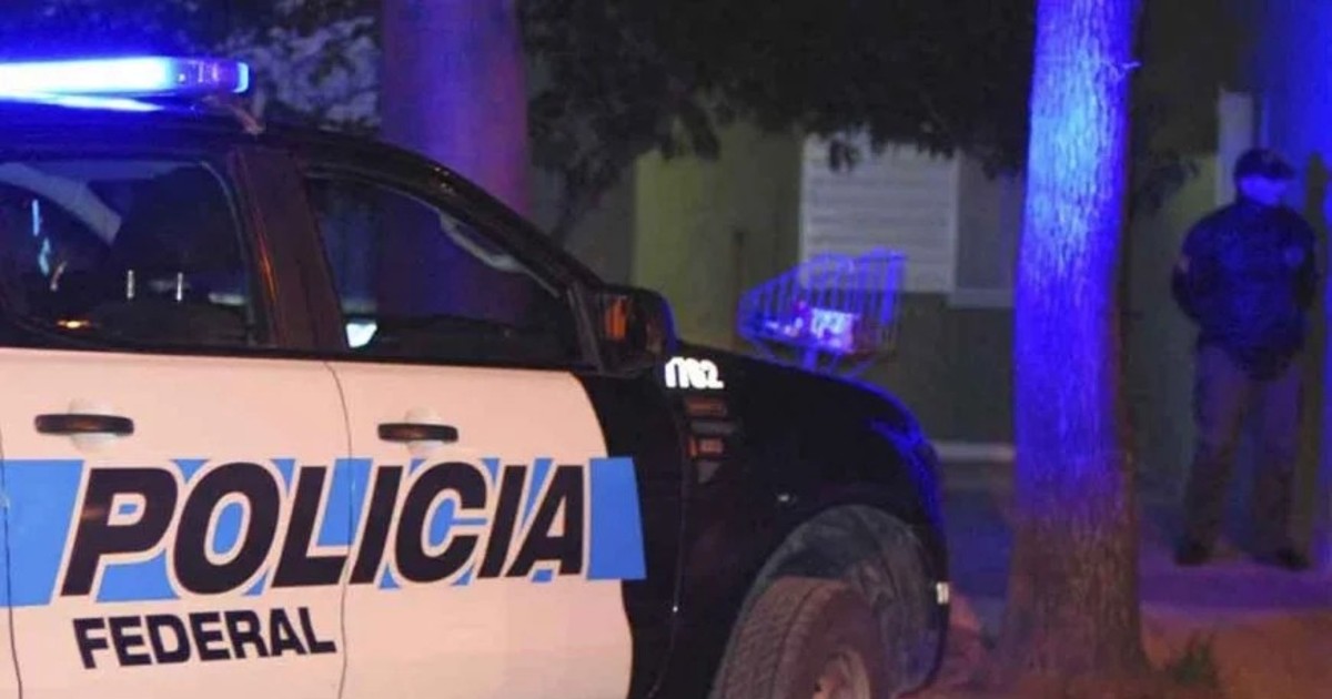 Detuvieron a una mujer acusada de vender drogas en Rawson y secuestraron cocaína, marihuana y dinero