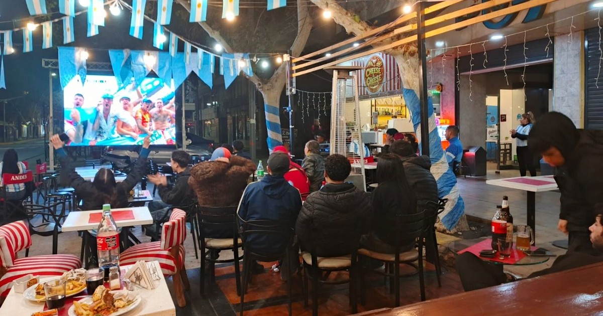 Sin "fiebre mundialista": la Selección no logra reactivar la gastronomía sanjuanina
