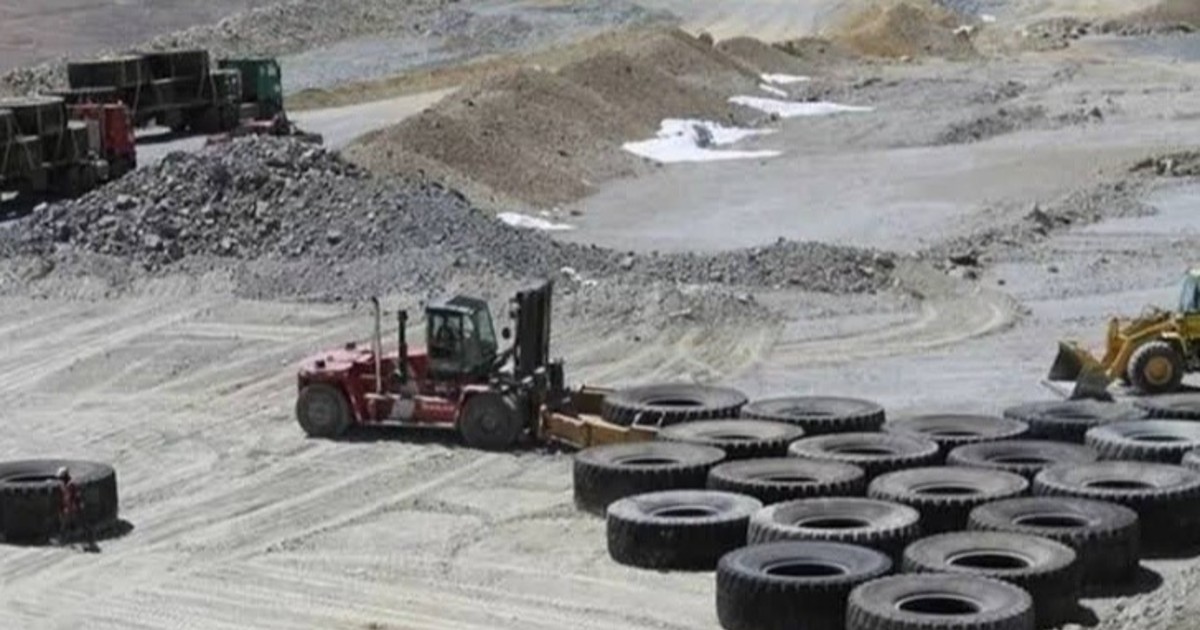 La mina chilena que arrojó escombros en Calingasta gana tiempo para evitar un millonario reclamo impositivo en Argentin
