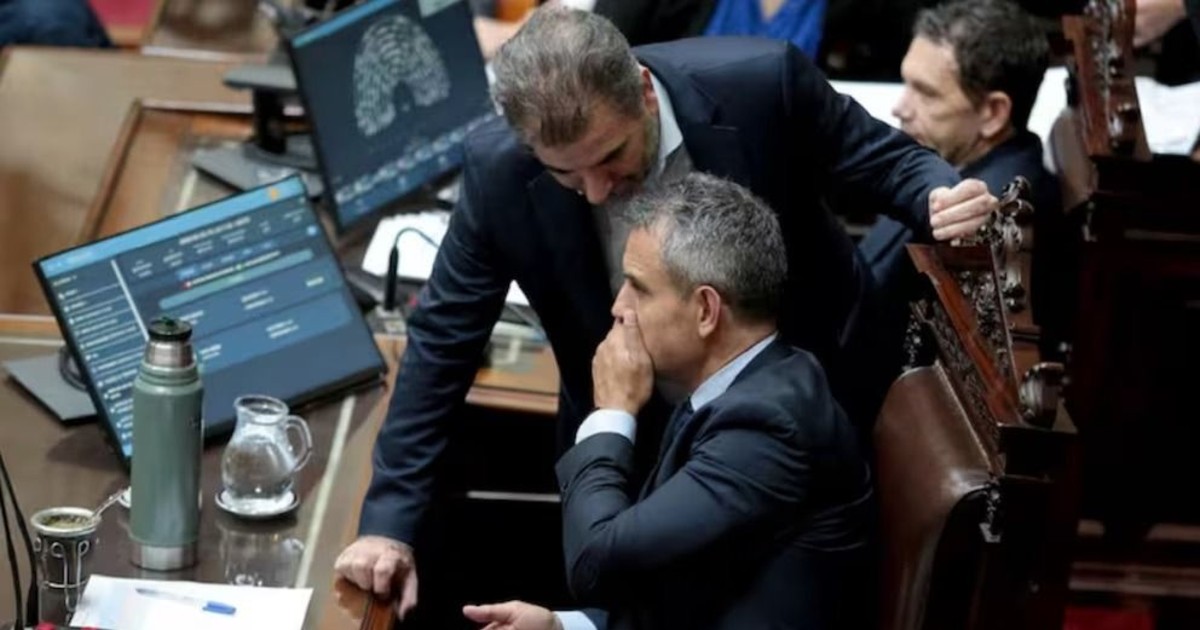 El PRO justificó el blindaje a Adorni: "Operaciones K"