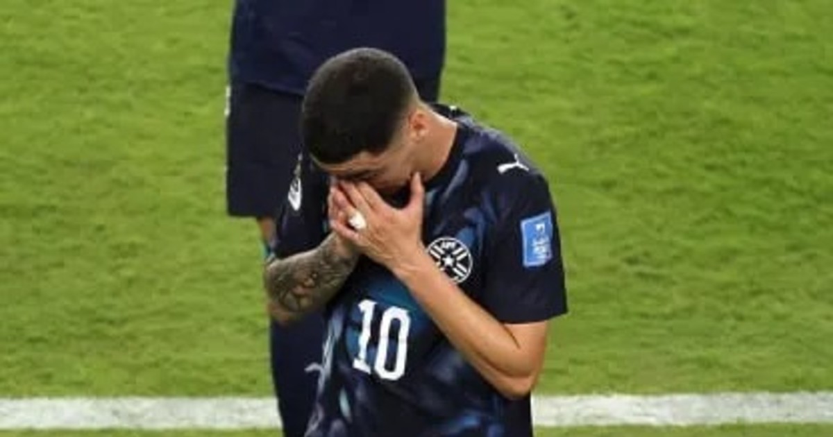 Salió la sanción para Almirón, el primer expulsado del Mundial por taparse la boca: cuántas fechas le dieron