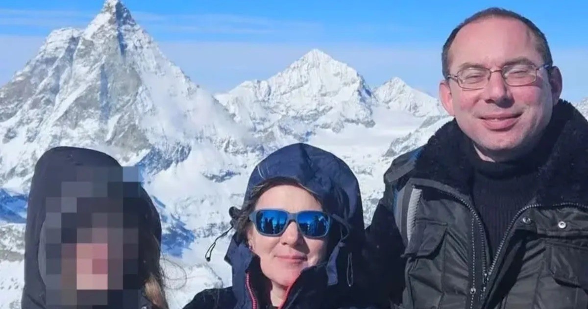 Aberrante: una adolescente "therian" asesinó a sus padres y mandó fotos por WhatsApp