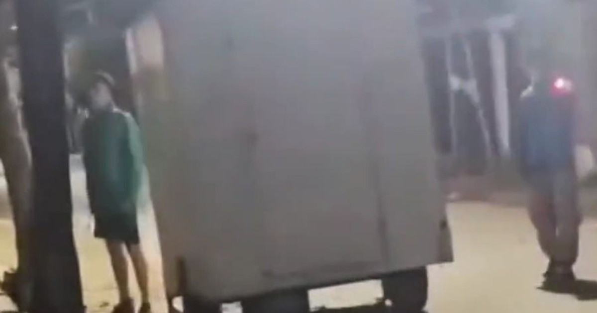 Filmaron una feroz interna en el B° Costa Canal II: el video