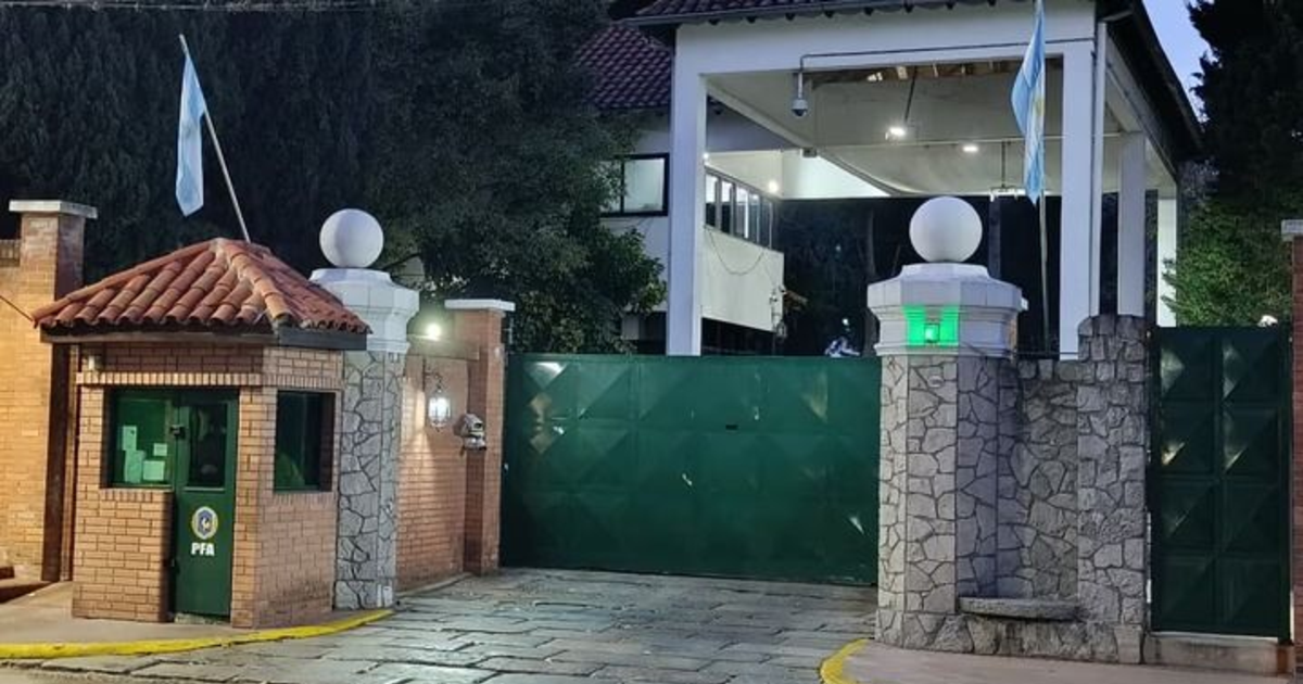 Milei y Adorni definen la salida de la Jefatura de Gabinete