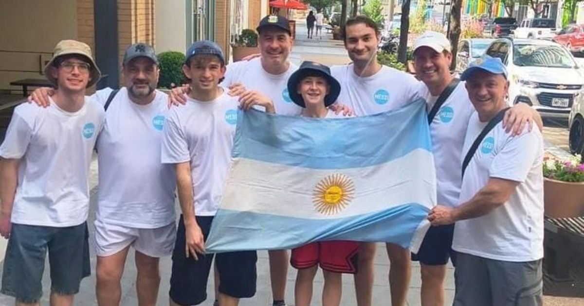 Cuatro amigos sanjuaninos, una camiseta en honor a Messi y una aventura inolvidable en Dallas