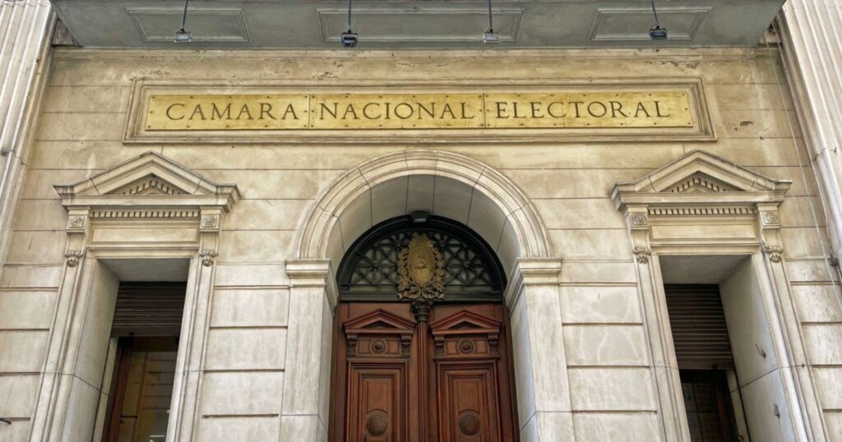 Revés judicial para el Gobierno: declaran nulo el DNU que pasaba el trámite de ciudadanía a Migraciones