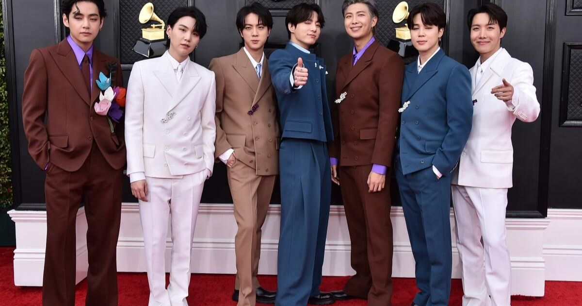 Fans de BTS convocan una intervención en La Serena para exigir que el concierto se haga en el Estadio Nacional