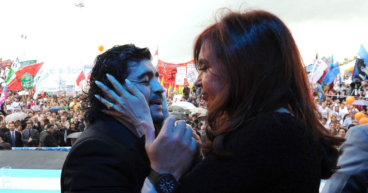 Apareció un video inédito donde Cristina Kirchner saludó a Diego Maradona en su cumpleaños 60