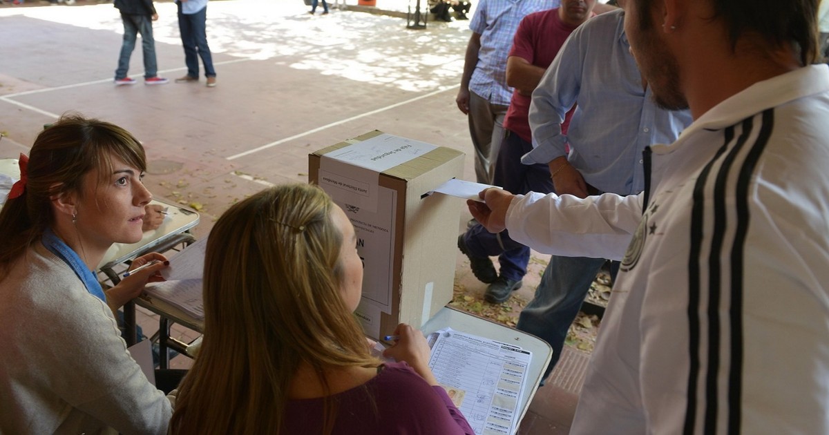 Cornejo se diferencia de Milei y ratifica las PASO en Mendoza para 2027