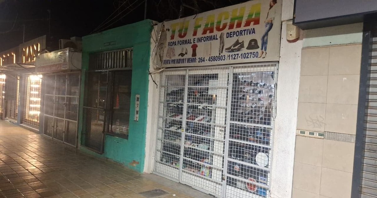 Quiso robar un local de ropa en Rawson armado con una tijera