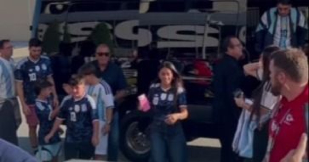 Con Anto a la cabeza, los Messi llegaron al estadio para alentar a Leo: así lo captó Tiempo