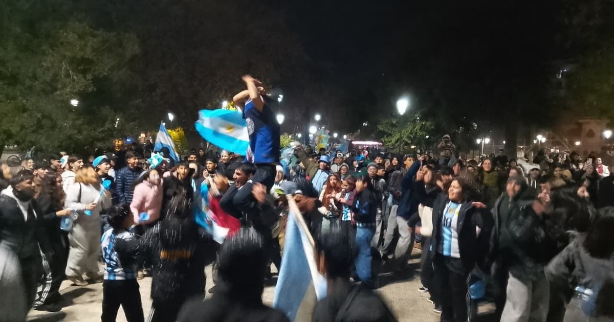 La Plaza 25, ¡teñida de celeste y blanco!: los videos de los festejos en San Juan