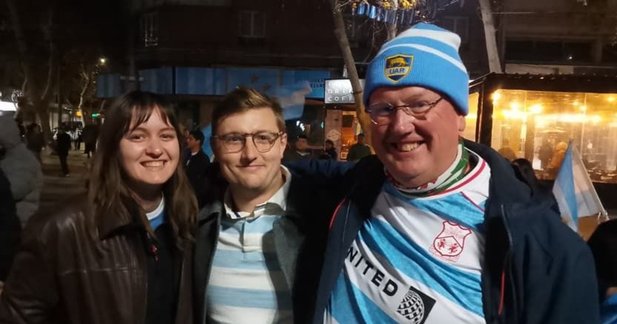 Los galeses que vinieron a ver rugby en San Juan y festejaron el triunfo argentino en la Plaza 25: "Son los mejores"