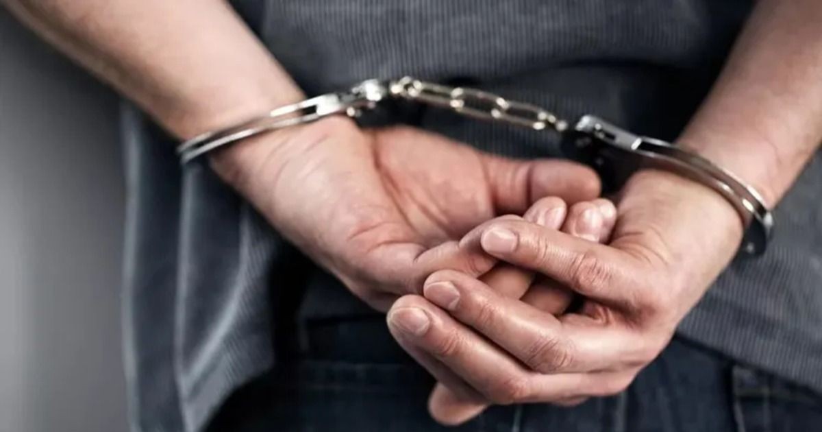 Detuvieron a un adolescente que intentó atacar a policías con una tumbera