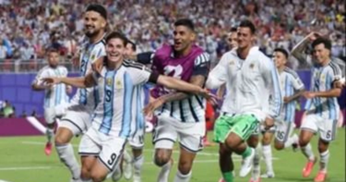 Un alto funcionario del gobierno nacional fue captado en las tribunas de Argentina-Suiza