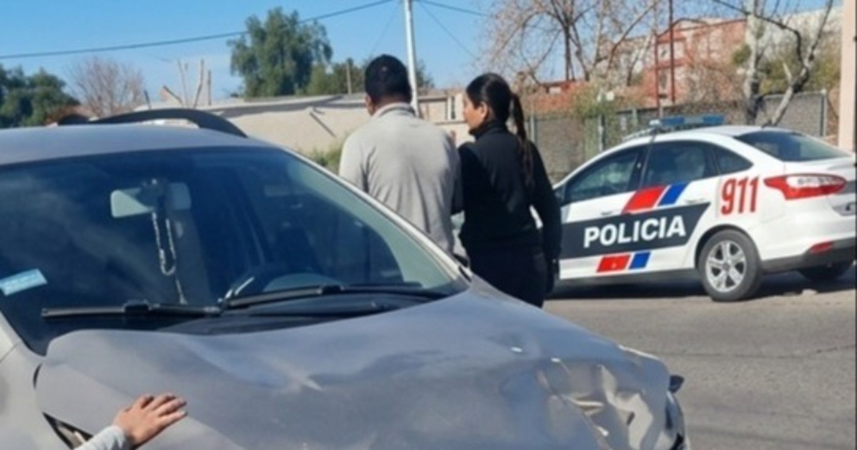 Violento choque en Rawson terminó con dos automóviles destrozados