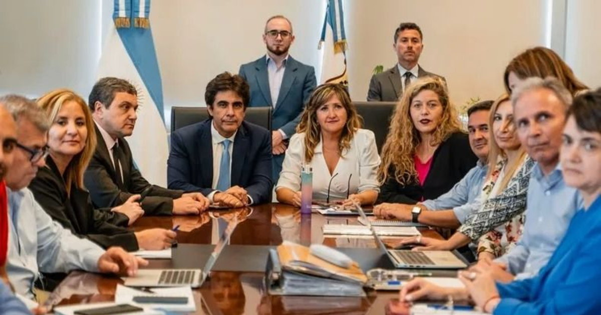 El Gobierno logró un acuerdo salarial con los docentes y volverán a reunirse en noviembre