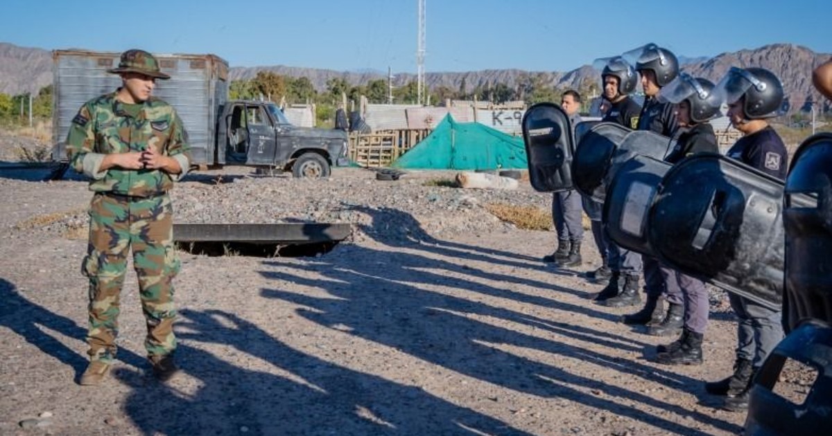Entre ascensos y banda de música propia, los agentes penitenciarios celebran su semana