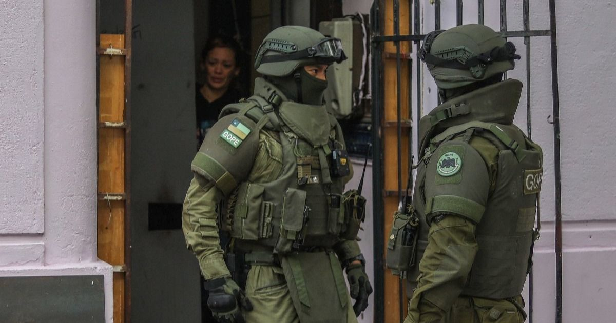 Balearon a dos carabineros durante un operativo en Chile: uno fue trasladado de urgencia a Santiago