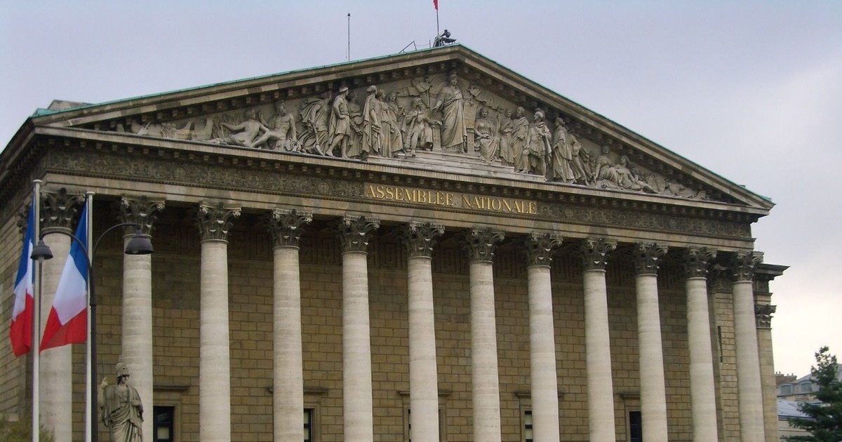 Francia sancionó una ley que avanza con la muerte asistida