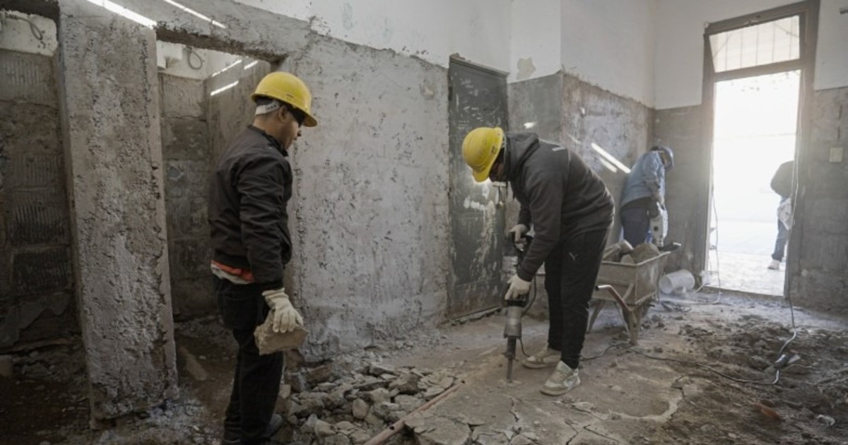 Cables y baños, los grandes desafíos de la reparación de escuelas en San Juan