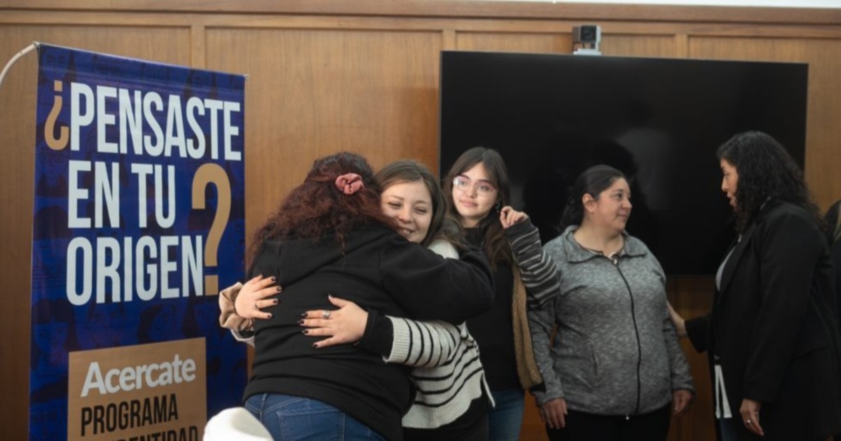 El emotivo reencuentro de una joven con su madre biológica tras 24 años de búsqueda en Mendoza