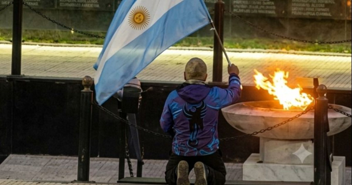 La postal que conmovió a todos mientras Argentina jugaba contra Inglaterra