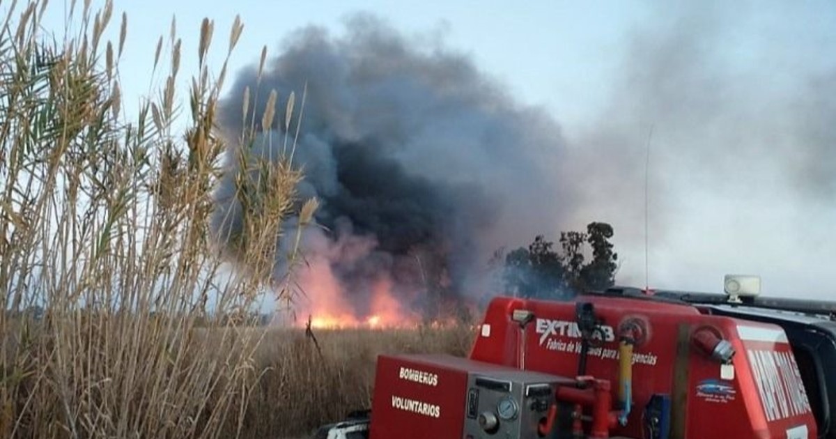 Tres familias fueron asistidas tras incendios en Pocito que afectaron viviendas durante el viento Zonda