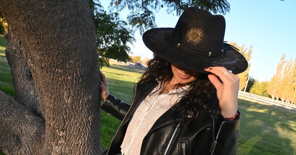 Daniela Alonso, la mujer de los sombreros argentinos grabados a fuego